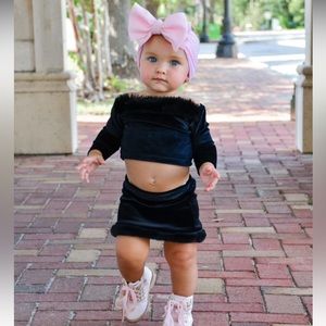 NWT Baileys Blossoms 2 piece black fuzzy velour set